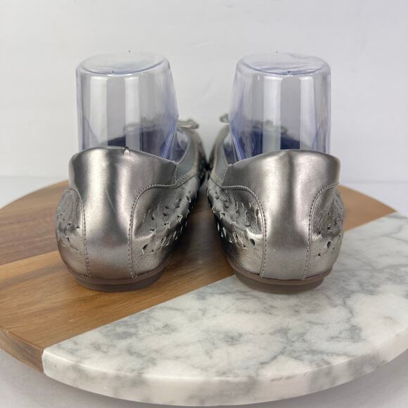 EUC Vionic Women's Spark Surin Pewter Leather Perforated Slip On Ballet Flat 7.5 - Picture 8 of 11